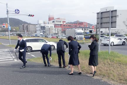 会社周りの清掃活動